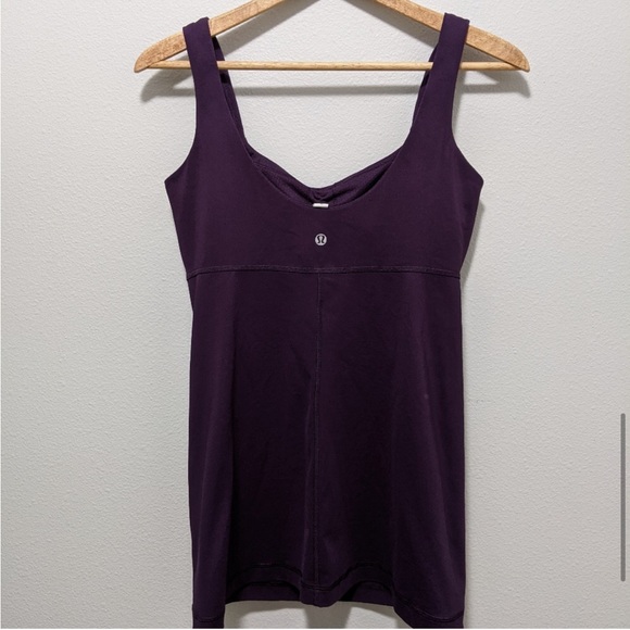 Lululemon scoop back workout tank size 8 - Picture 4 of 5